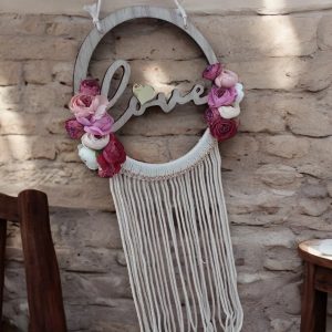 Στεφάνι "Love" ξύλινο με Macrame και υφασμάτινες παιώνιες!