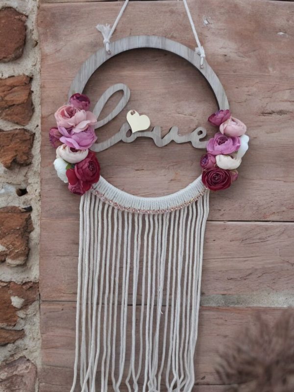 Στεφάνι "Love" ξύλινο με Macrame και υφασμάτινες παιώνιες!