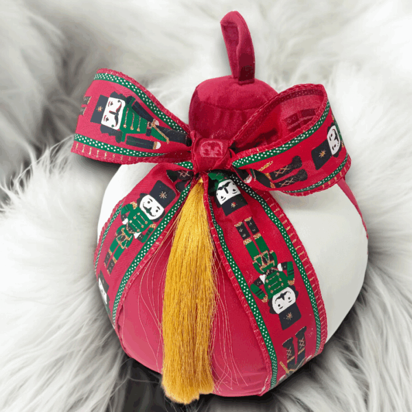 Μαξιλάρι χριστουγεννιάτικο μεγάλη βελούδινη μπάλα!