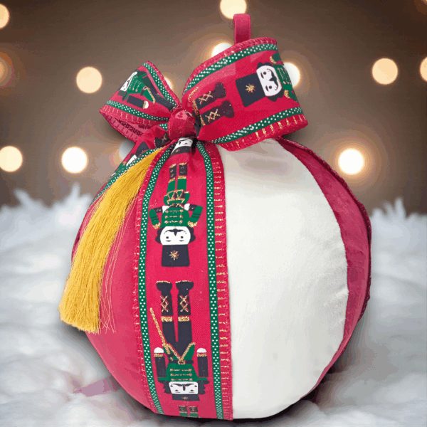 Μαξιλάρι χριστουγεννιάτικο μεγάλη βελούδινη μπάλα!