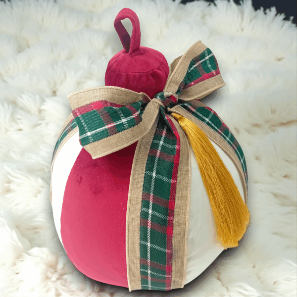 Μαξιλάρι χριστουγεννιάτικο μεγάλη βελούδινη μπάλα!