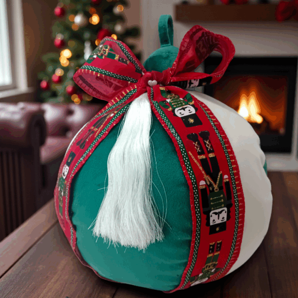 Μαξιλάρι χριστουγεννιάτικο μεγάλη βελούδινη μπάλα!