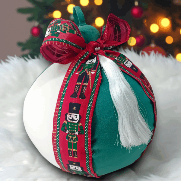 Μαξιλάρι χριστουγεννιάτικο μεγάλη βελούδινη μπάλα!