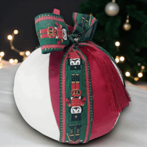 Μαξιλάρι χριστουγεννιάτικο μεγάλη βελούδινη μπάλα!