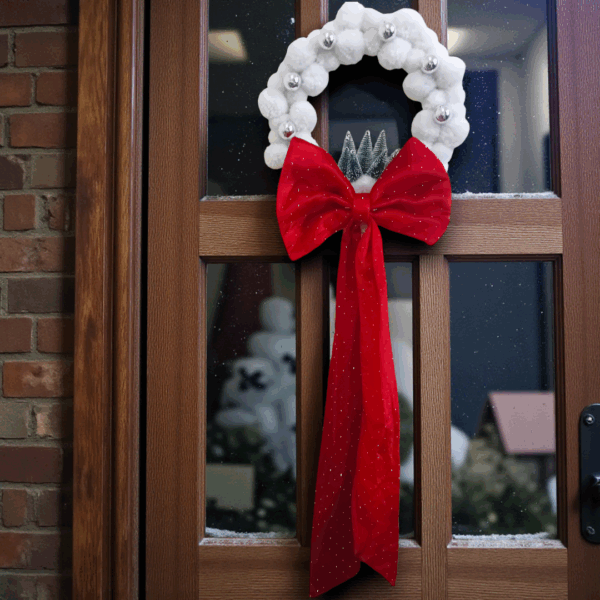 Χριστουγεννιάτικο στεφάνι με μεγάλο βελούδινο φιόγκο!