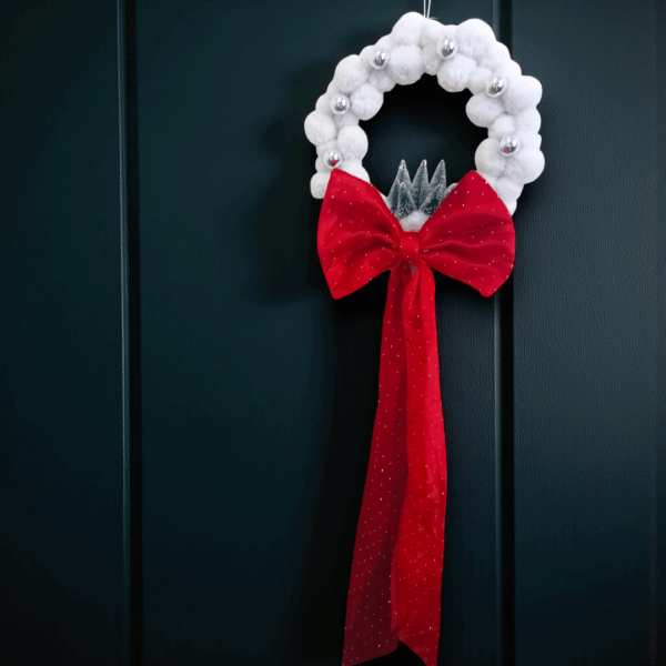 Χριστουγεννιάτικο στεφάνι με μεγάλο βελούδινο φιόγκο!