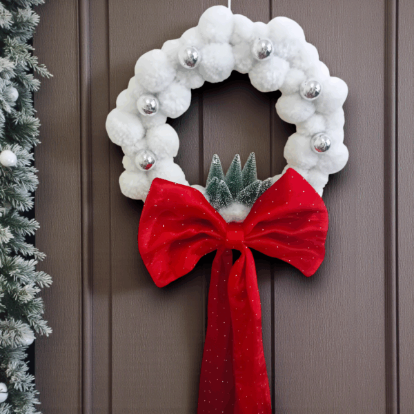 Χριστουγεννιάτικο στεφάνι με μεγάλο βελούδινο φιόγκο!
