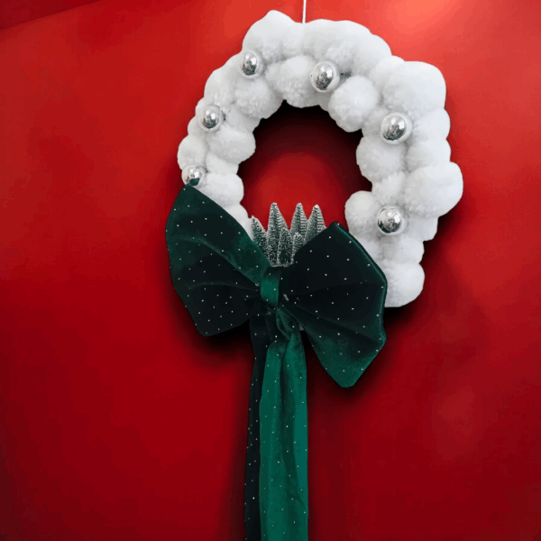 Χριστουγεννιάτικο στεφάνι με μεγάλο βελούδινο φιόγκο!