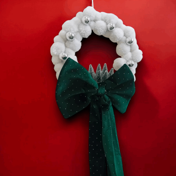 Χριστουγεννιάτικο στεφάνι με μεγάλο βελούδινο φιόγκο!