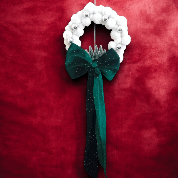 Χριστουγεννιάτικο στεφάνι με μεγάλο βελούδινο φιόγκο!