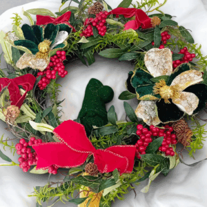 Χριστουγεννιάτικο στεφάνι με μεγάλο νάνο!