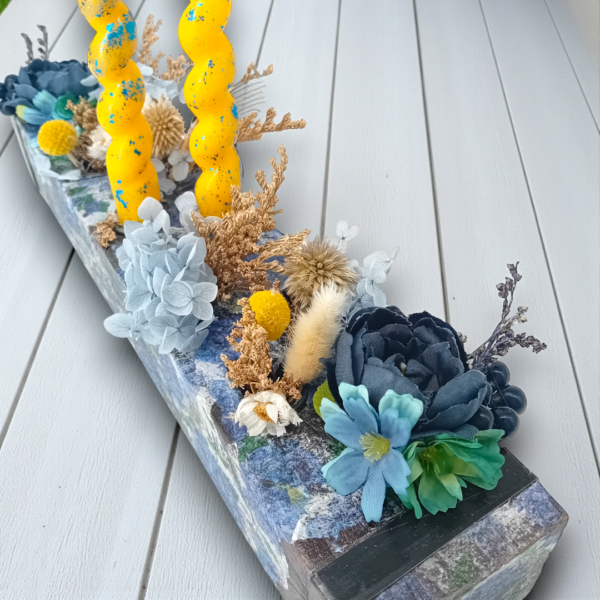 Κηροπήγιο ξύλινο με αποξηραμένα λουλούδια!