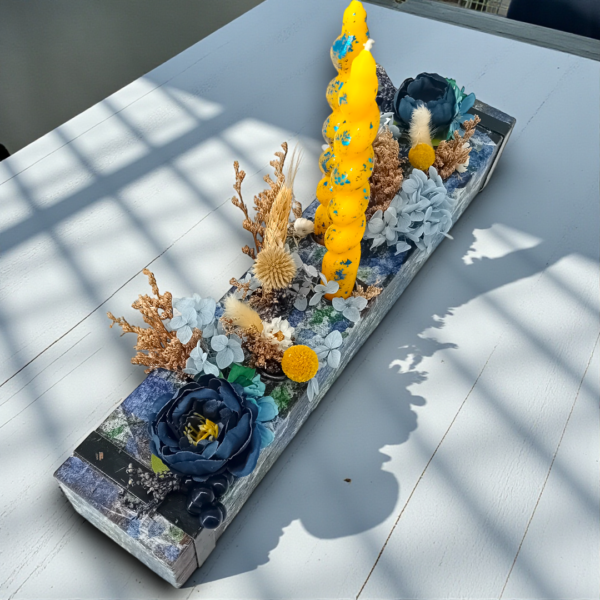 Κηροπήγιο ξύλινο με αποξηραμένα λουλούδια!