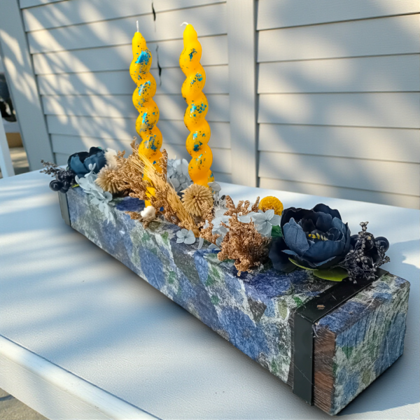 Κηροπήγιο ξύλινο με αποξηραμένα λουλούδια!