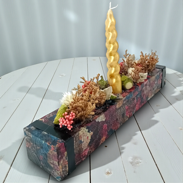 Κηροπήγιο ξύλινο με αποξηραμένα λουλούδια!