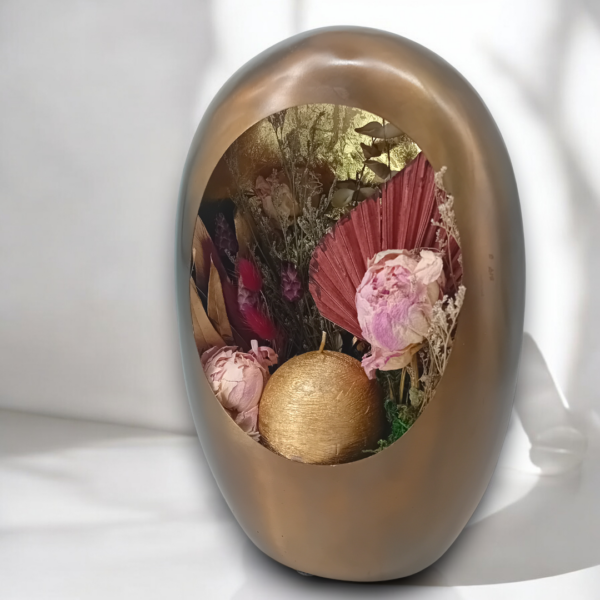 Σύνθεση σε μεταλλικό κηροπήγιο με κερι & αποξηραμένα λουλούδια!