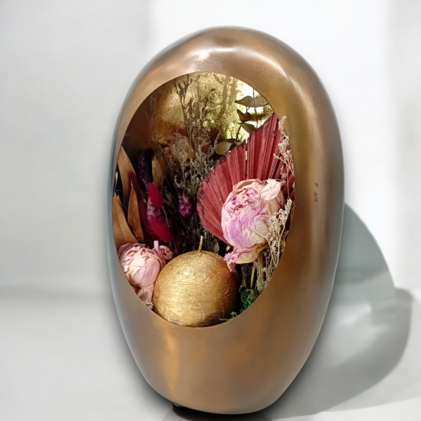 Σύνθεση σε μεταλλικό κηροπήγιο με κερι & αποξηραμένα λουλούδια!