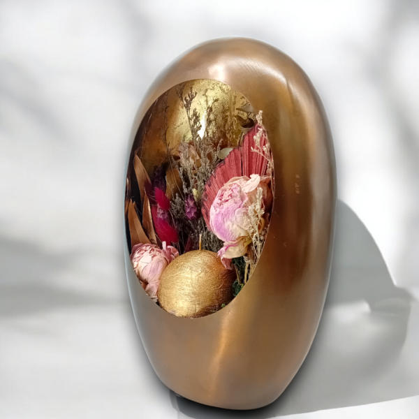 Σύνθεση σε μεταλλικό κηροπήγιο με κερι & αποξηραμένα λουλούδια!