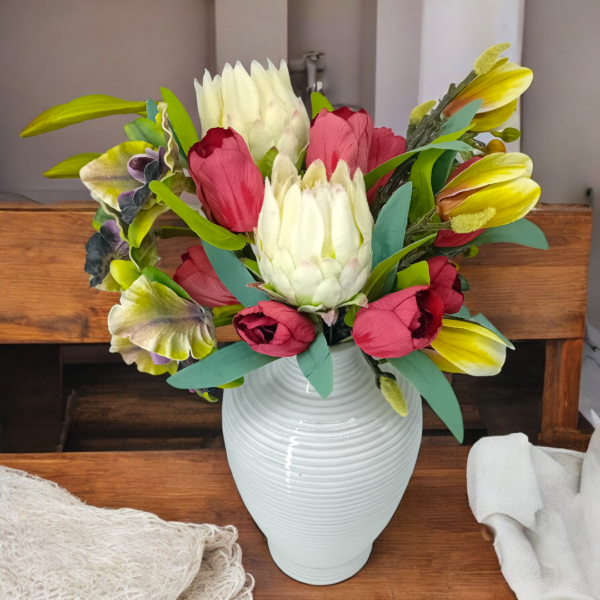 Σύνθεση σε μεγάλο κεραμικό λευκό ανθοδοχείο!