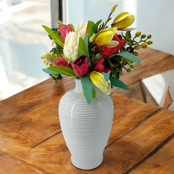 Σύνθεση σε μεγάλο κεραμικό λευκό ανθοδοχείο!