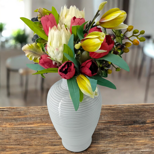 Σύνθεση σε μεγάλο κεραμικό λευκό ανθοδοχείο!