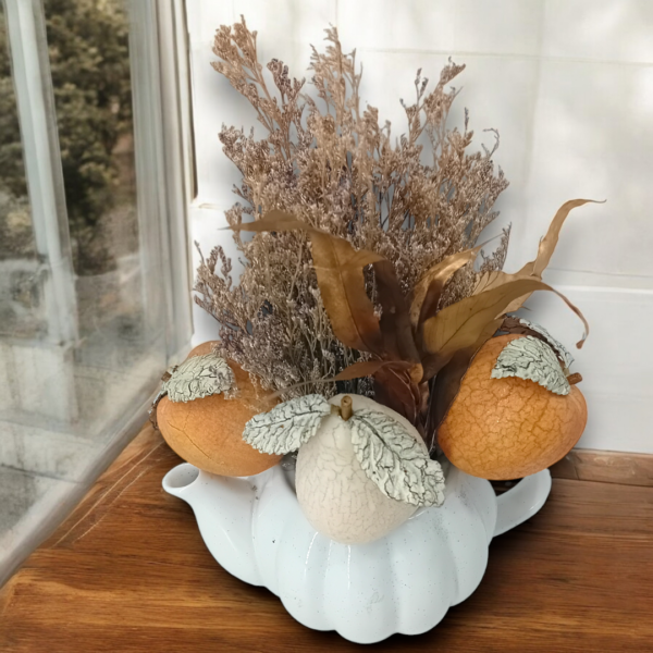 Σύνθεση σε κεραμική τσαγιέρα με αποξηραμένα λουλούδια!