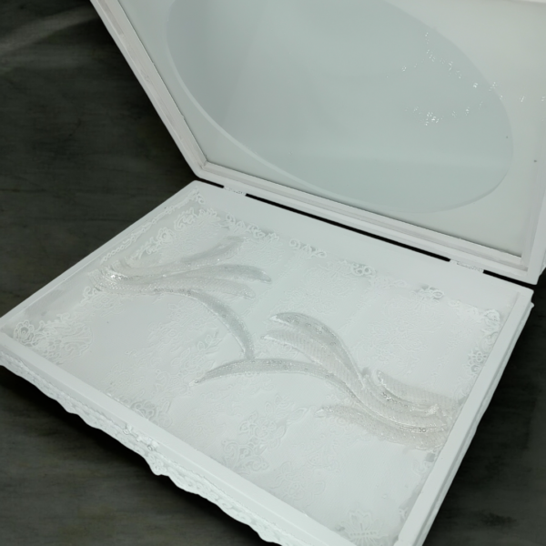 Στεφανοθήκη χειροποίητη με κεντημένο ύφασμα!