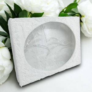 Στεφανοθήκη χειροποίητη με κεντημένο ύφασμα!