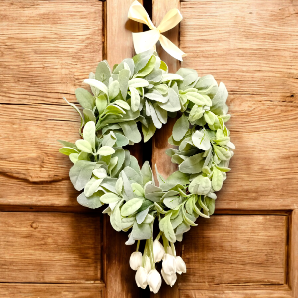 Στεφάνι με βελούδινα φύλλα και υφασμάτινες σατέν τουλίπες!