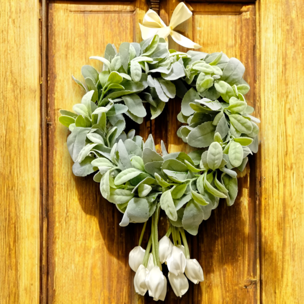 Στεφάνι με βελούδινα φύλλα και υφασμάτινες σατέν τουλίπες!