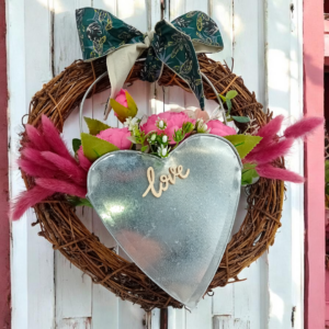 Διακοσμητικό στεφάνι με μεταλλική μεγάλη καρδιά!
