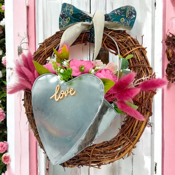 Διακοσμητικό στεφάνι με μεταλλική μεγάλη καρδιά!