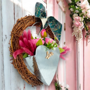 Διακοσμητικό στεφάνι με μεταλλική μεγάλη καρδιά!