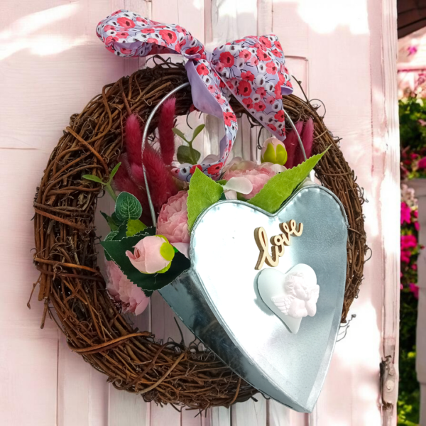 Διακοσμητικό στεφάνι με μεταλλική μεγάλη καρδιά!