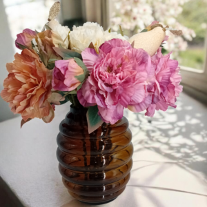 Διακοσμητική σύνθεση σε καφέ γυάλινο βάζο!