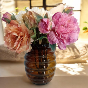 Διακοσμητική σύνθεση σε καφέ γυάλινο βάζο!