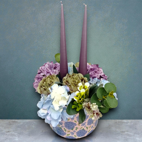 Λουλούδια με μεγάλα κωνικά κεριά σε κουτί!