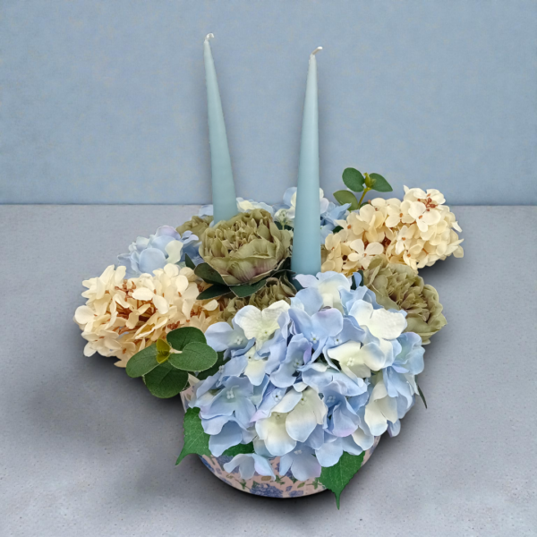 Λουλούδια με μεγάλα κωνικά κεριά σε κουτί!