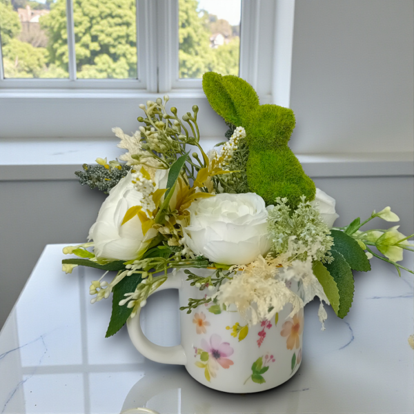 Σύνθεση με λουλούδια σε κεραμική κούπα!