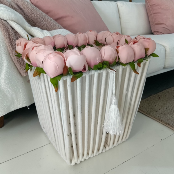Καλάθι πλεκτό λευκό με λουλουδια!