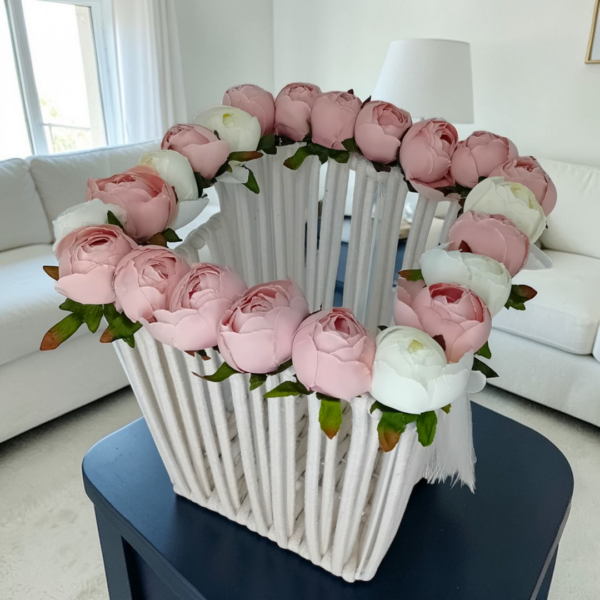 Καλάθι πλεκτό λευκό με λουλουδια!