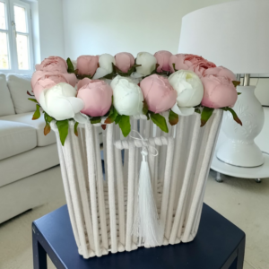 Καλάθι πλεκτό λευκό με λουλουδια!