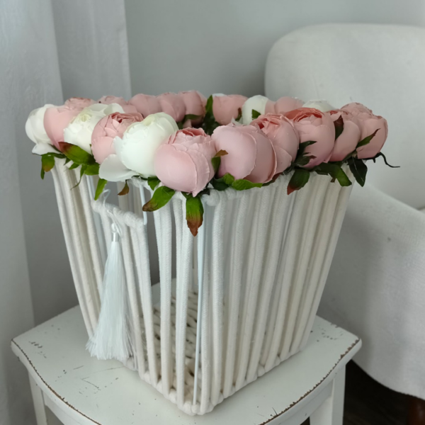 Καλάθι πλεκτό λευκό με λουλουδια!