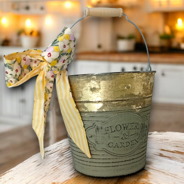 Μεταλλικό καλάθι με χρύσωμα & σατέν φιόγκο!