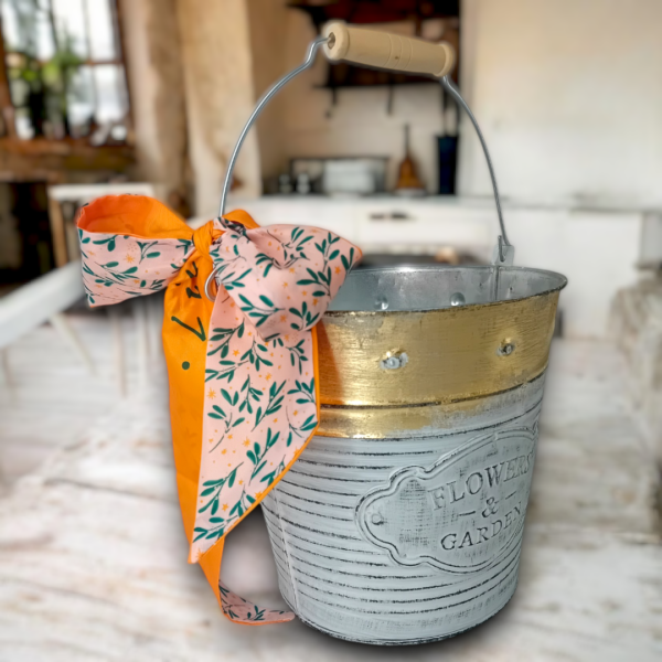 Μεταλλικό καλάθι με χρύσωμα & σατέν φιόγκο!