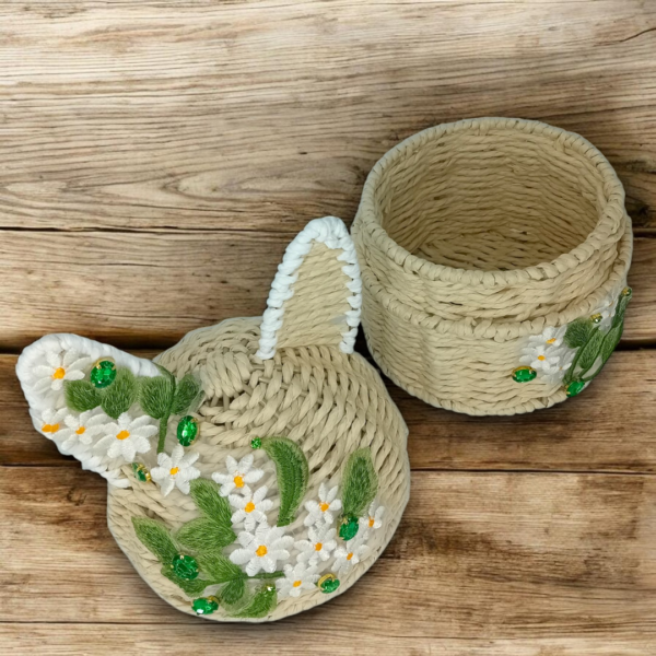 Καλάθι αποθήκευσης με καπάκι & κεντημένα λουλούδια!