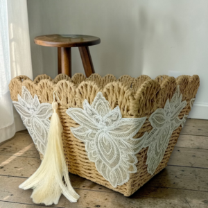 Πλεκτό καλάθι αποθήκευσης με δαντελένια στοιχεία!