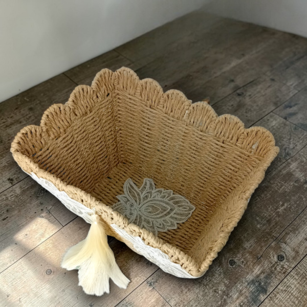 Πλεκτό καλάθι αποθήκευσης με δαντελένια στοιχεία!