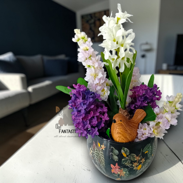 Διακοσμητική σύνθεση σε μεγάλο μεταλλικό ανθοδοχείο!