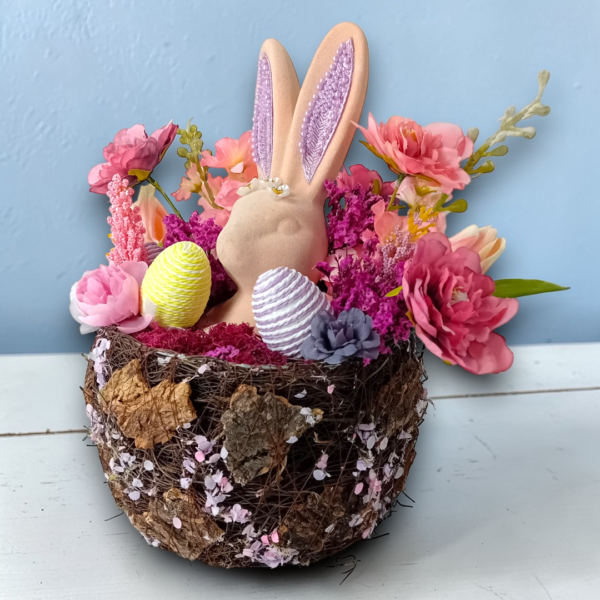 Διακοσμητική πασχαλινή σύνθεση σε ξύλινο κασπώ!